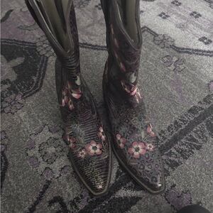 Floral Embroidered Women's Boots